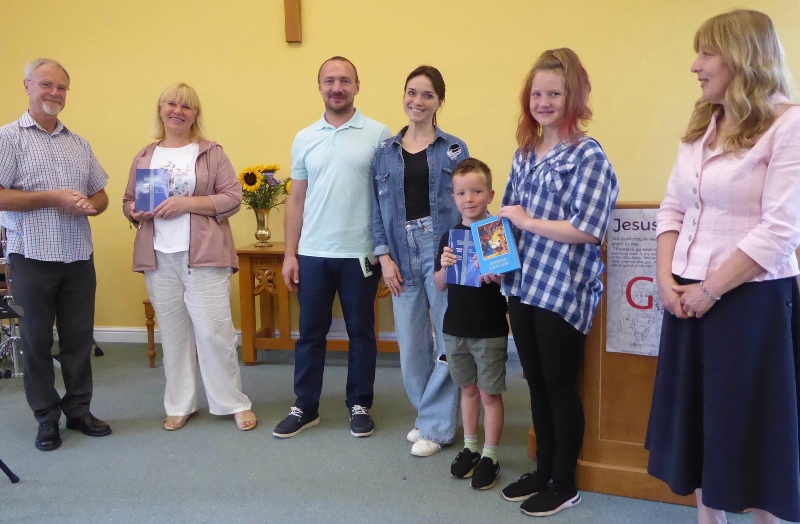 Ukraine family get Bibles1