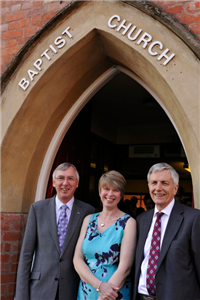 Lynn Green flanked by Paul Hills (left) and Ernie Whalley